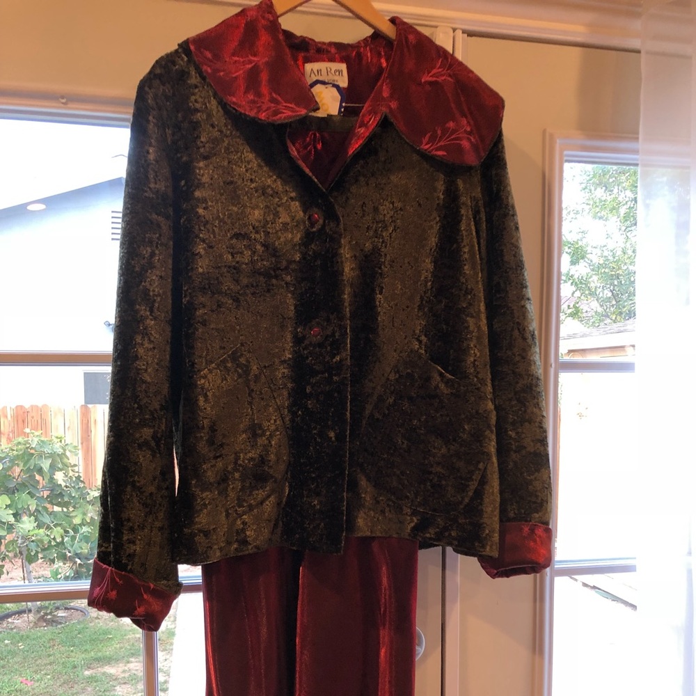 An Ren NY Jacket & Broadway Vintage NY Skirt Set